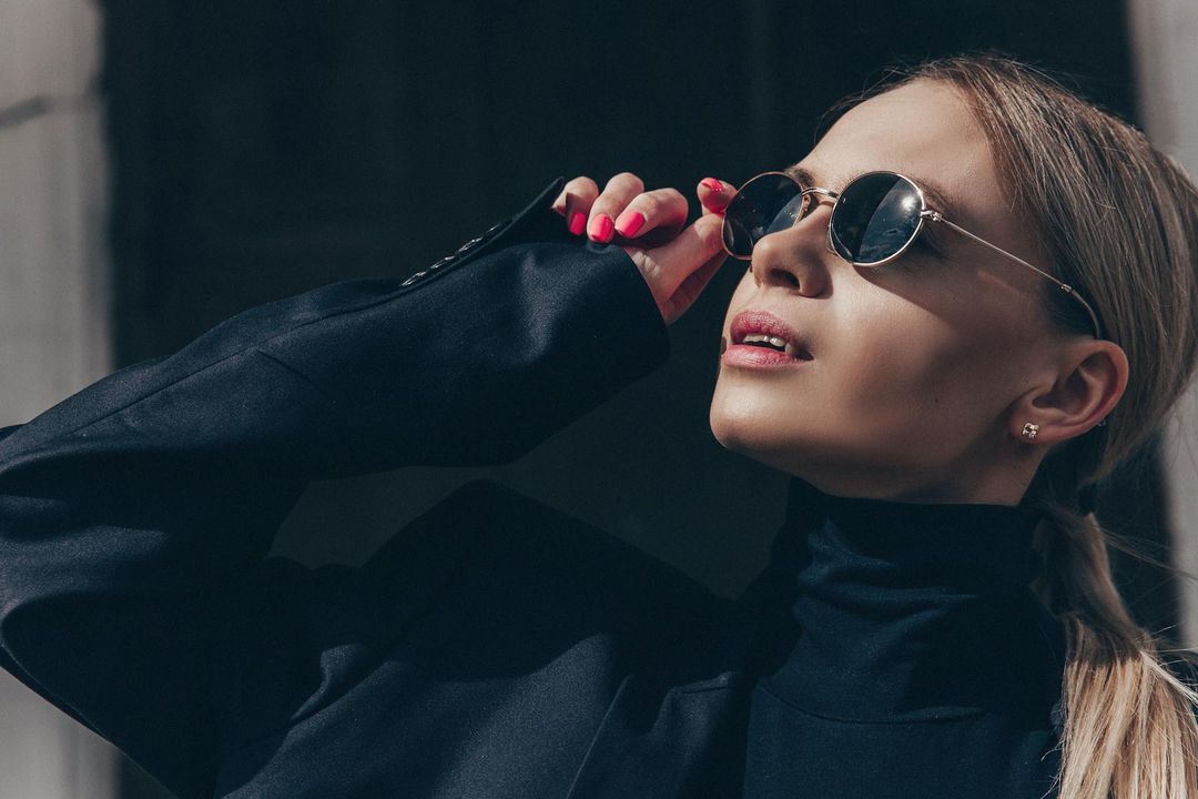 Beyond Black: Exploring the Power of Colored Lenses in Sunglasses